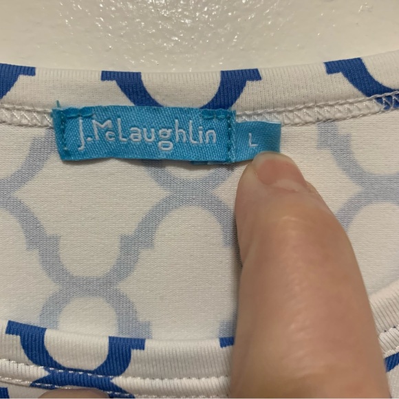 J. McLaughlin crisp white w/blue lattice pattern, Catalina cloth top. size L - Picture 3 of 4